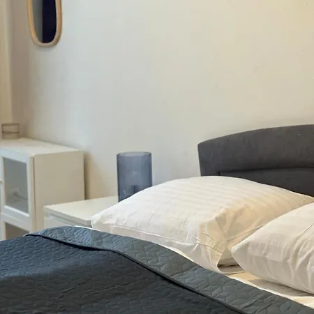 Chic Retreat On Skorepka Street Praga