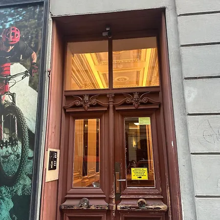 Chic Retreat On Skorepka Street 公寓