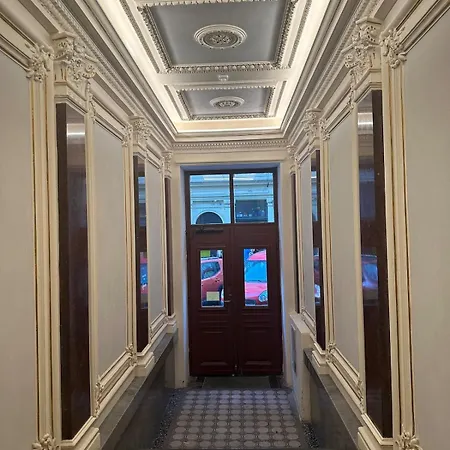 公寓 Chic Retreat On Skorepka Street *